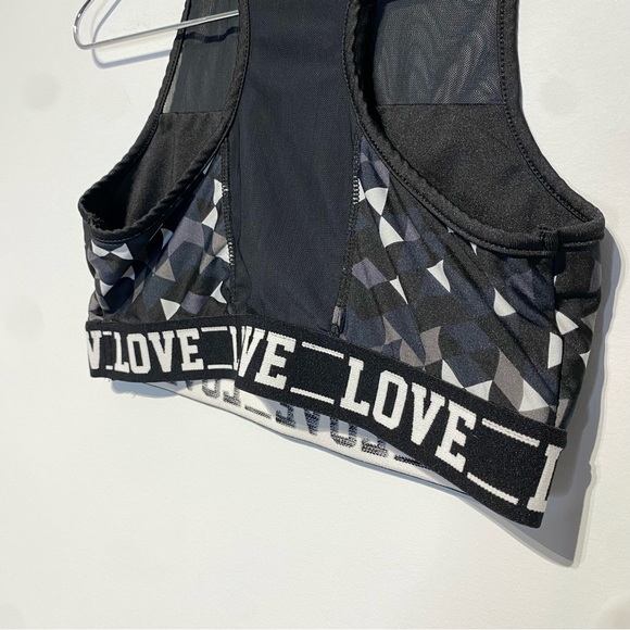 🛍️ 4 for 20$ - Halter Neck Pattern Sport Bra / Black / M - Picture 6 of 8